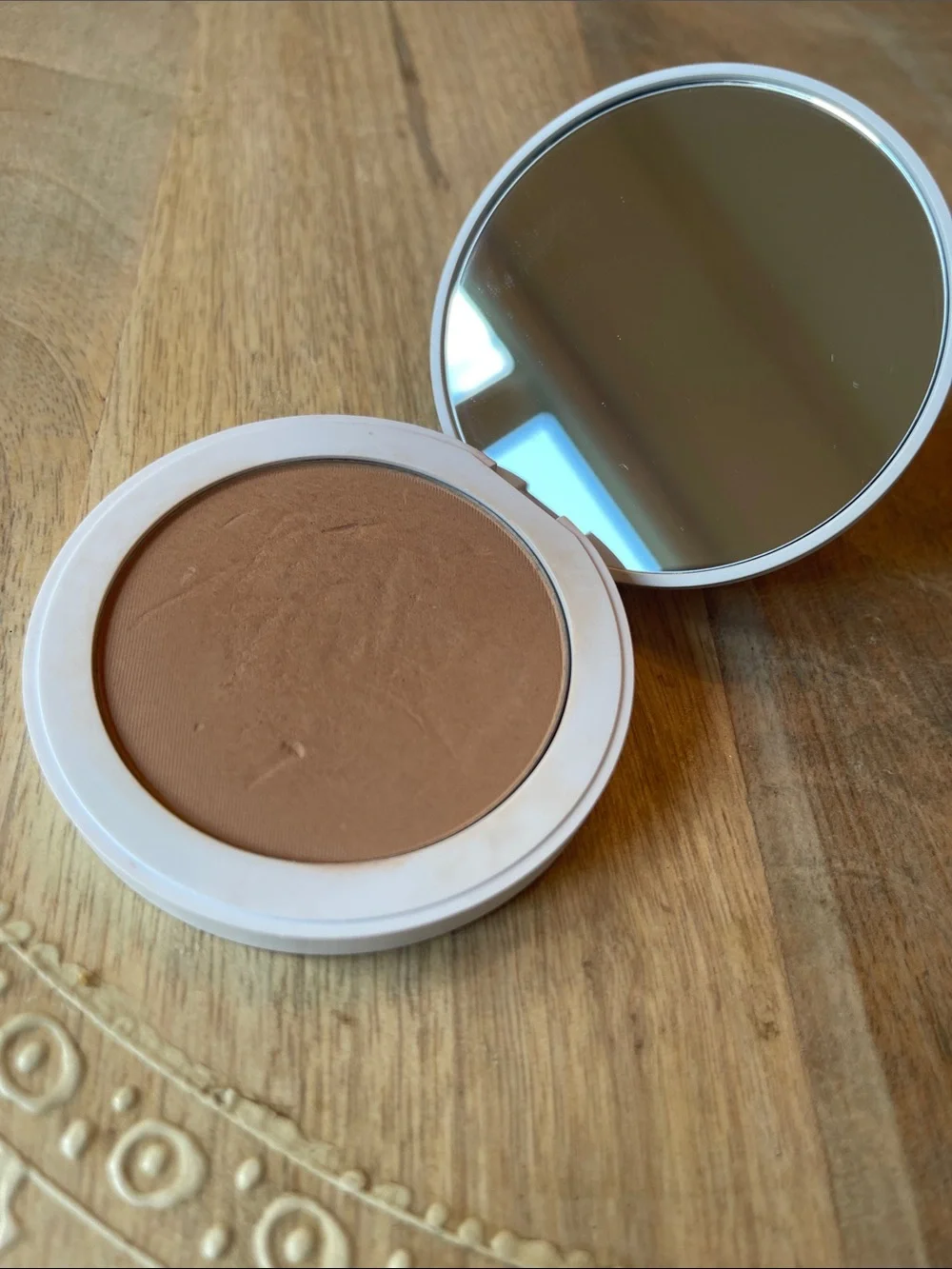 SoftSculpt® Talc-Free Blurring Bronzer - Light Medium Like New